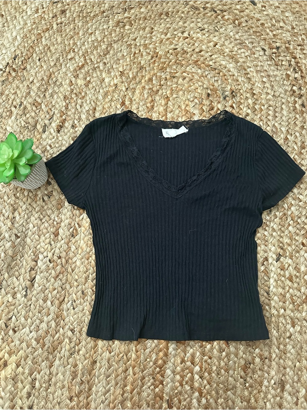 LACE TRIM CROP TOP